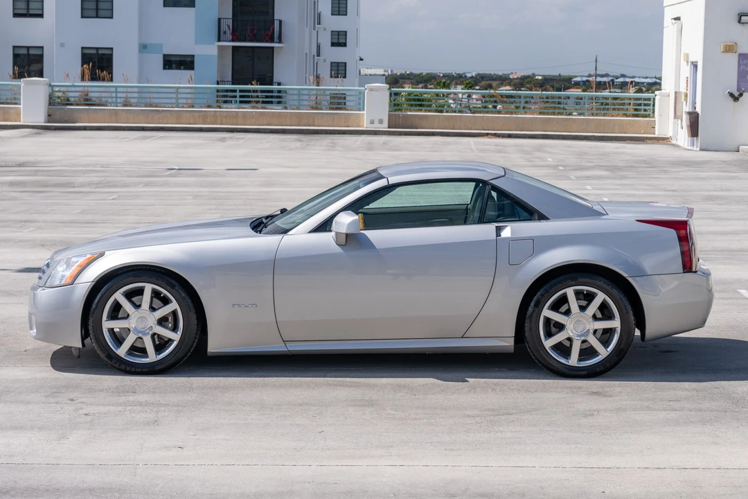2005 Cadillac XLR - Image 12 of 31