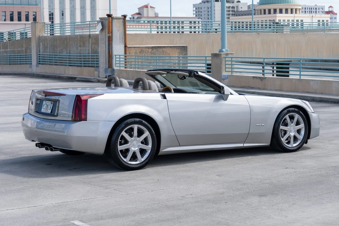 2005 Cadillac XLR - Image 5 of 31