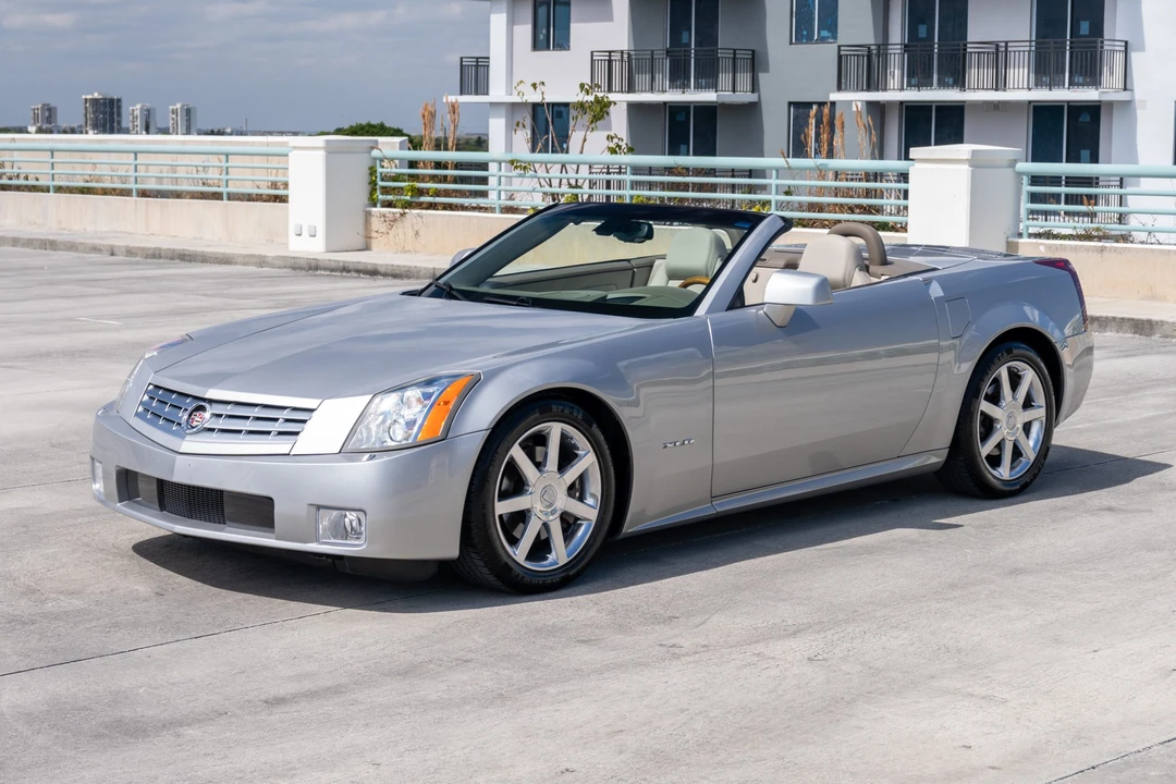 2005 Cadillac XLR - Image 3 of 31