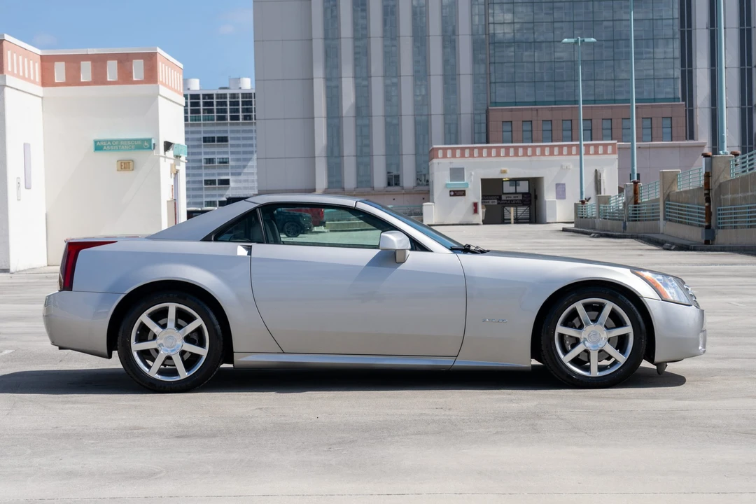 2005 Cadillac XLR - Image 14 of 31