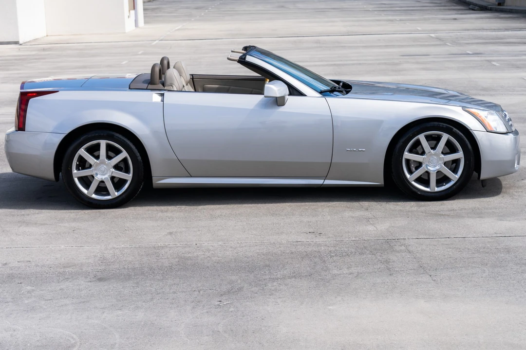 2005 Cadillac XLR - Image 6 of 31