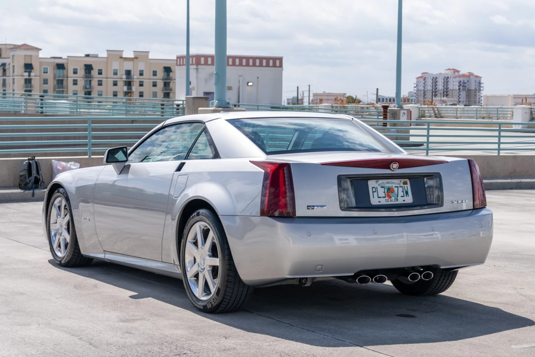 2005 Cadillac XLR - Image 11 of 31