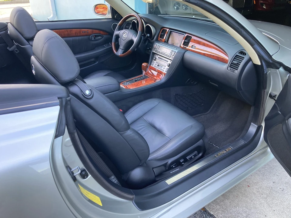 2005 Lexus SC430 - Image 17 of 31