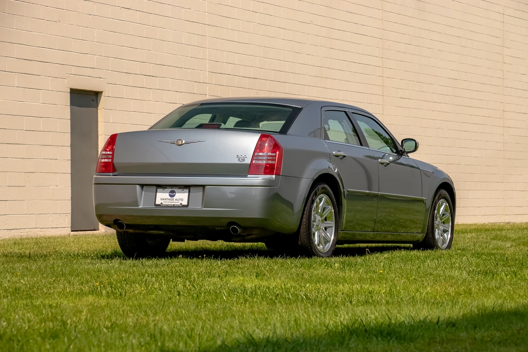 2006 Chrysler 300 (2005-2023) - Image 13 of 31