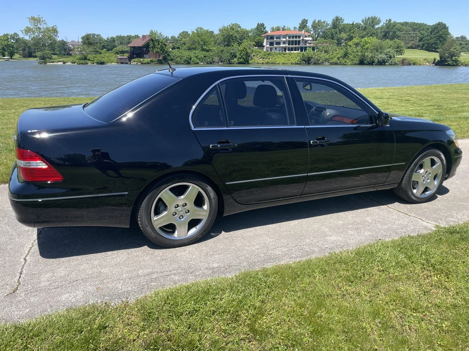 2006 Lexus LS 3rd Gen - Image 19 of 31
