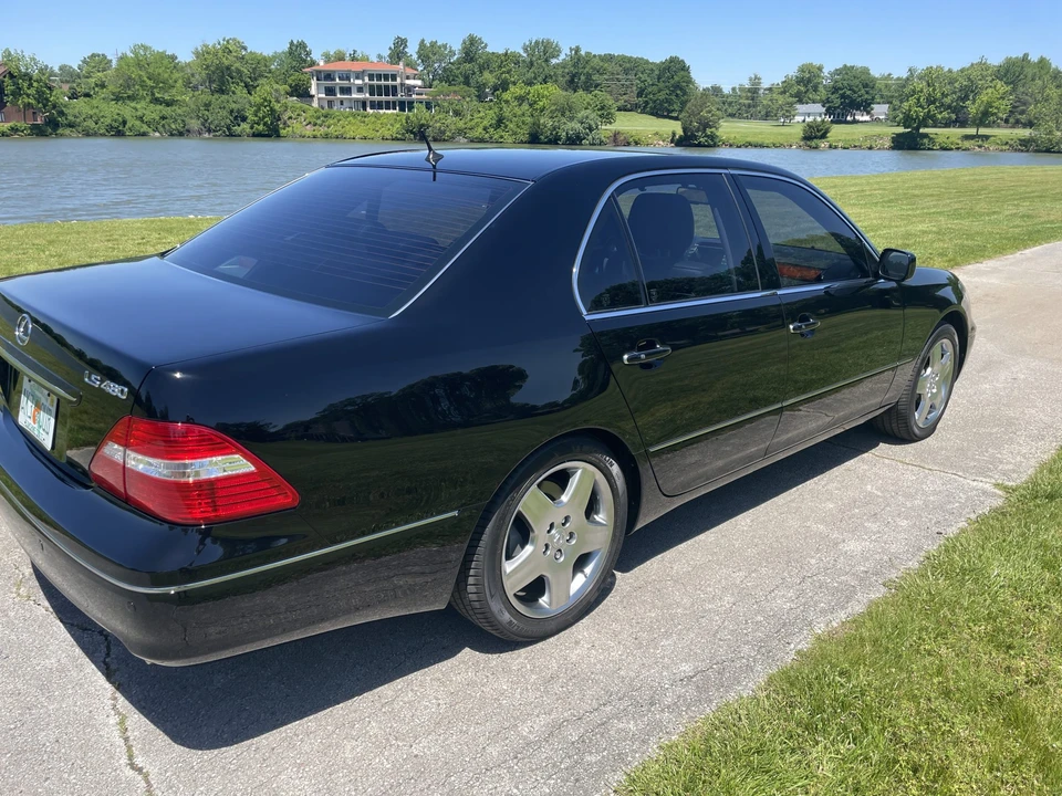 2006 Lexus LS 3rd Gen - Image 18 of 31