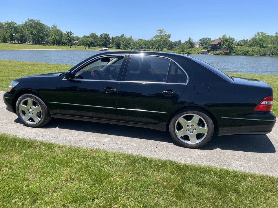 2006 Lexus LS 3rd Gen - Image 10 of 31