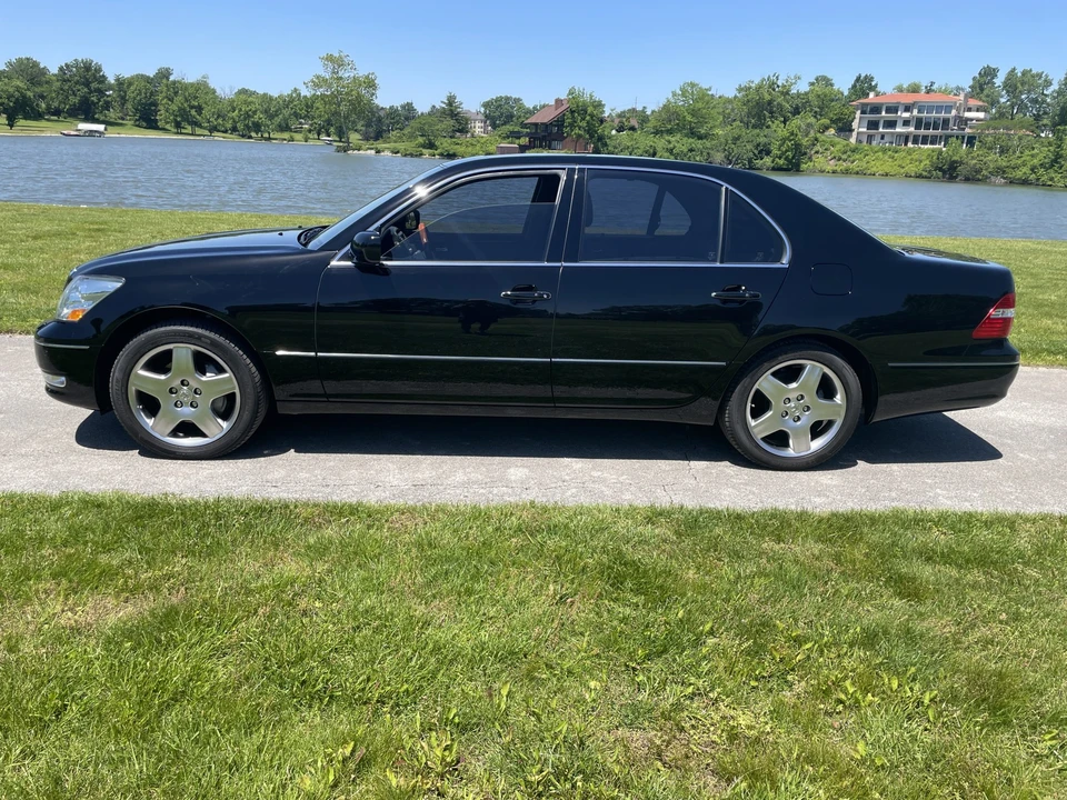 2006 Lexus LS 3rd Gen - Image 9 of 31