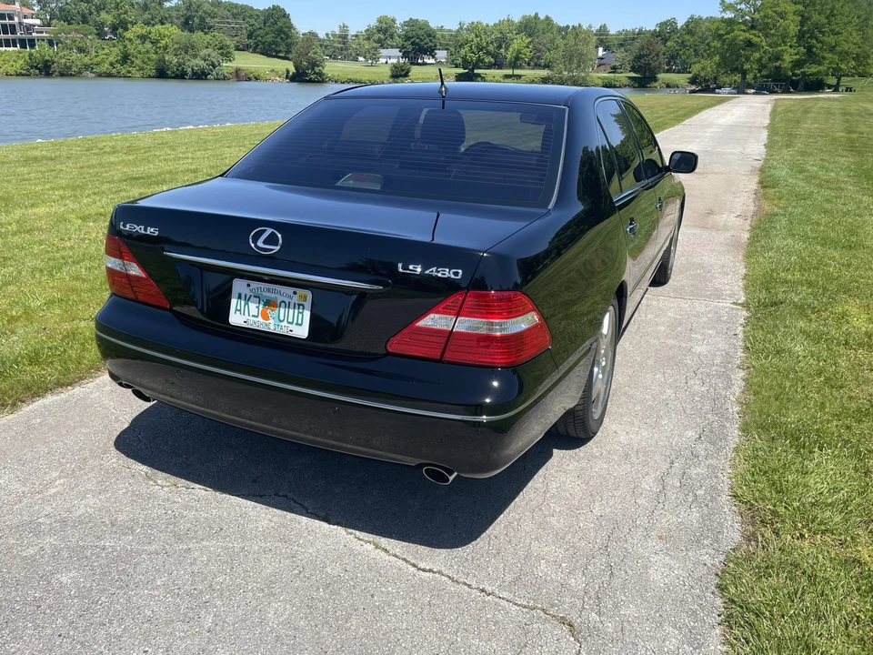 2006 Lexus LS 3rd Gen - Image 16 of 31