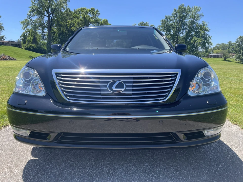 2006 Lexus LS 3rd Gen - Image 2 of 31