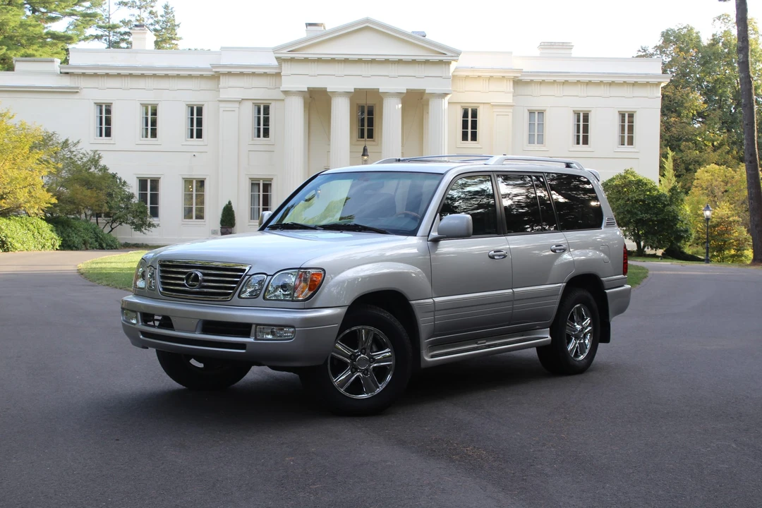 2006 Lexus LX 2nd Gen - Image 3 of 31