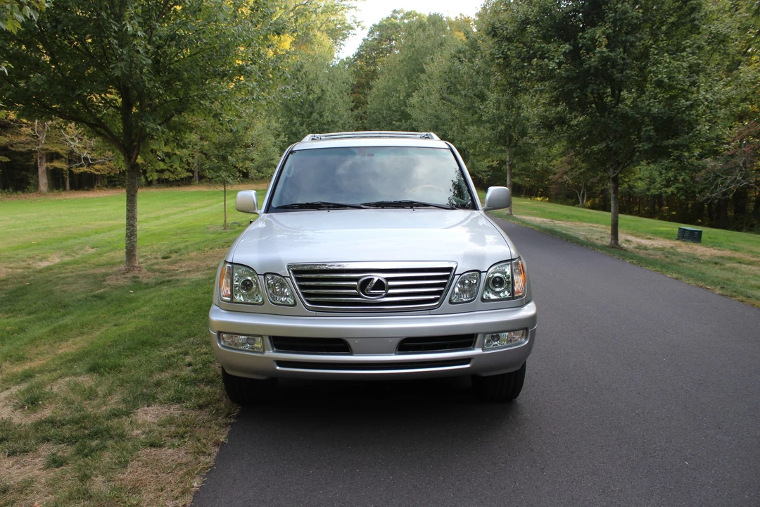 2006 Lexus LX 2nd Gen - Image 11 of 31