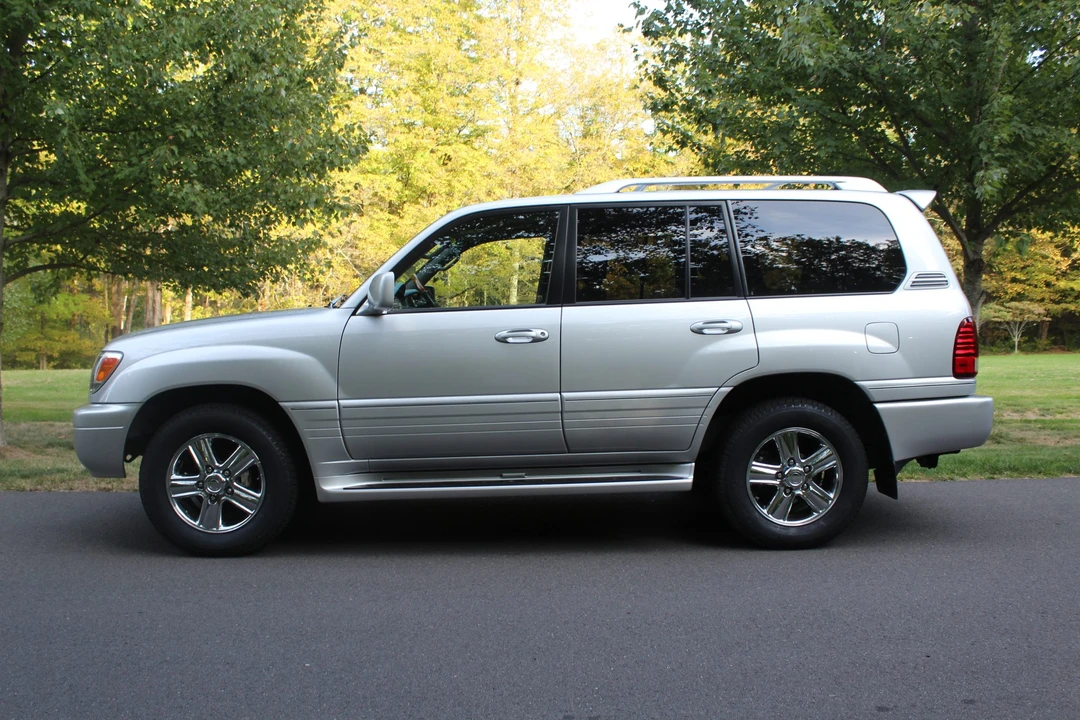 2006 Lexus LX 2nd Gen - Image 26 of 31