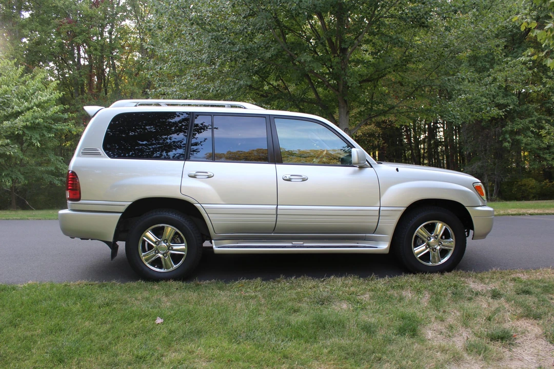 2006 Lexus LX 2nd Gen - Image 17 of 31