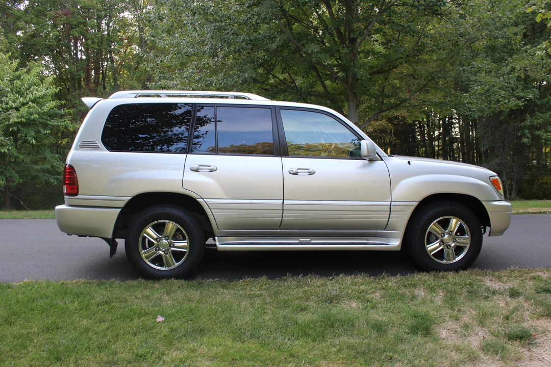 2006 Lexus LX 2nd Gen - Image 16 of 31