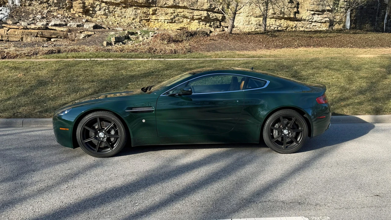 2007 Aston Martin V8 Vantage (2006-2017) - Image 9 of 31