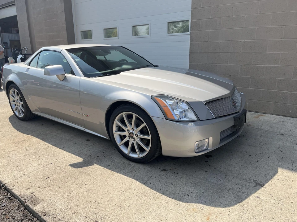 2007 Cadillac XLR-V - Image 2 of 31