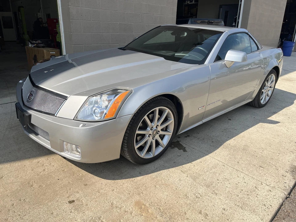 2007 Cadillac XLR-V - Image 8 of 31
