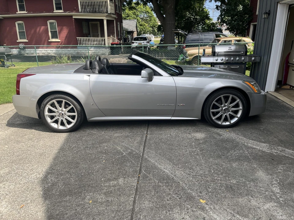 2007 Cadillac XLR-V - Image 18 of 31