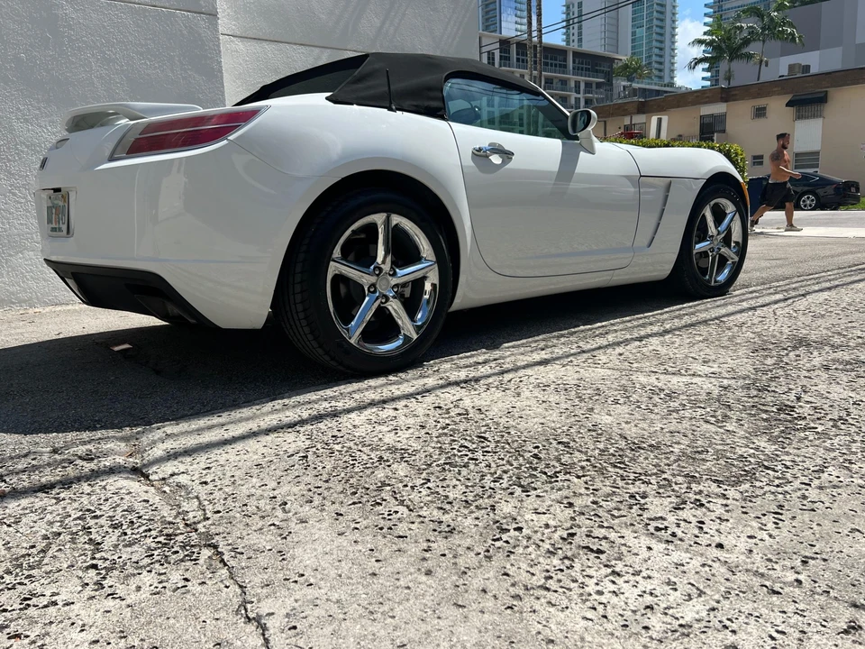 2007 Saturn Sky - Image 10 of 31