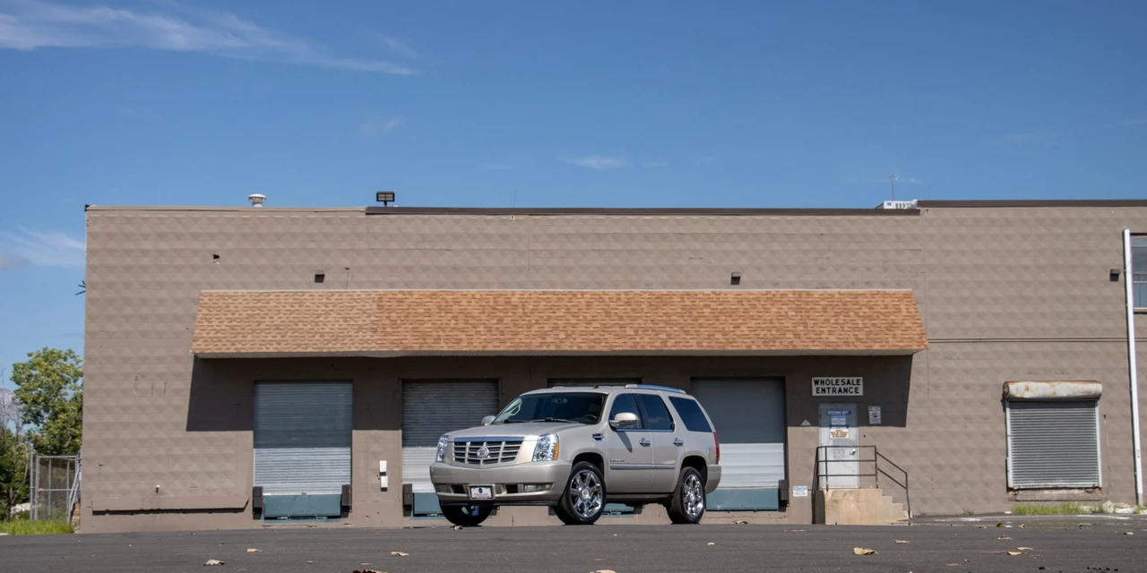 2008 Cadillac Escalade & EXT 3rd Gen - Image 2 of 31