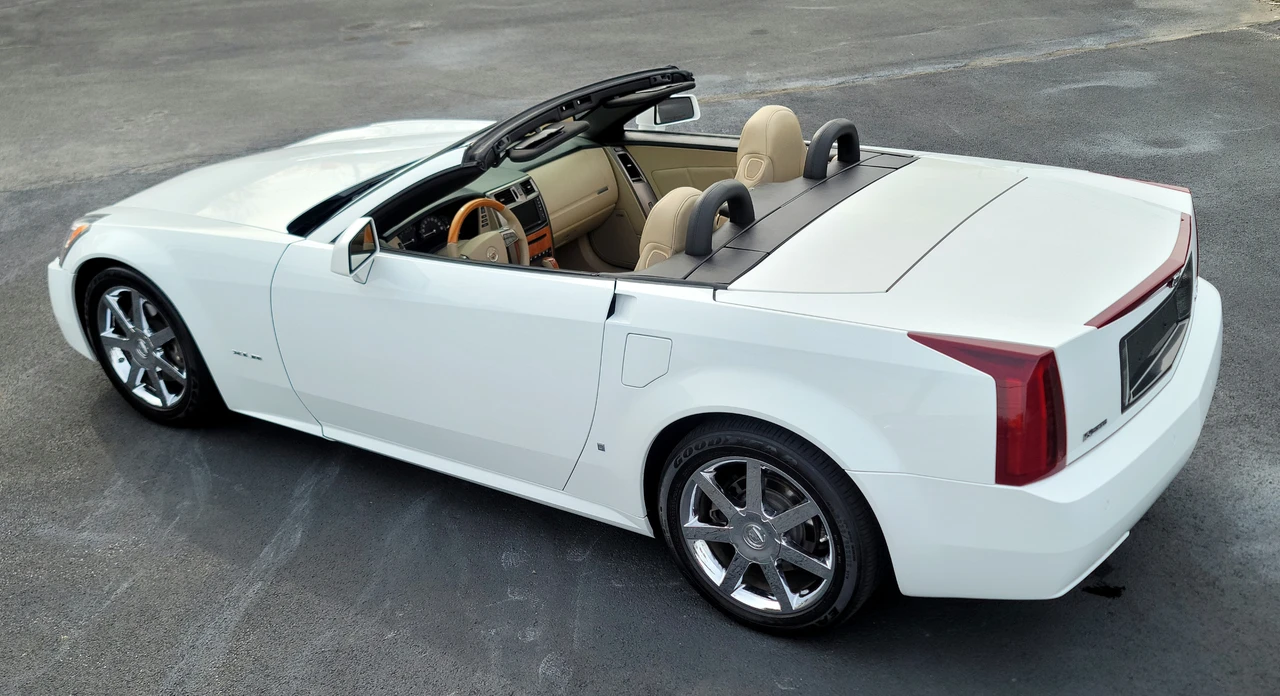 2008 Cadillac XLR - Image 16 of 31