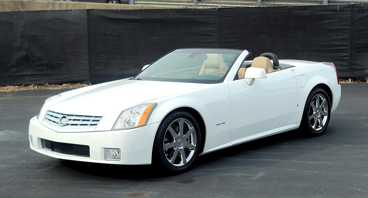 2008 Cadillac XLR - Image 2 of 31