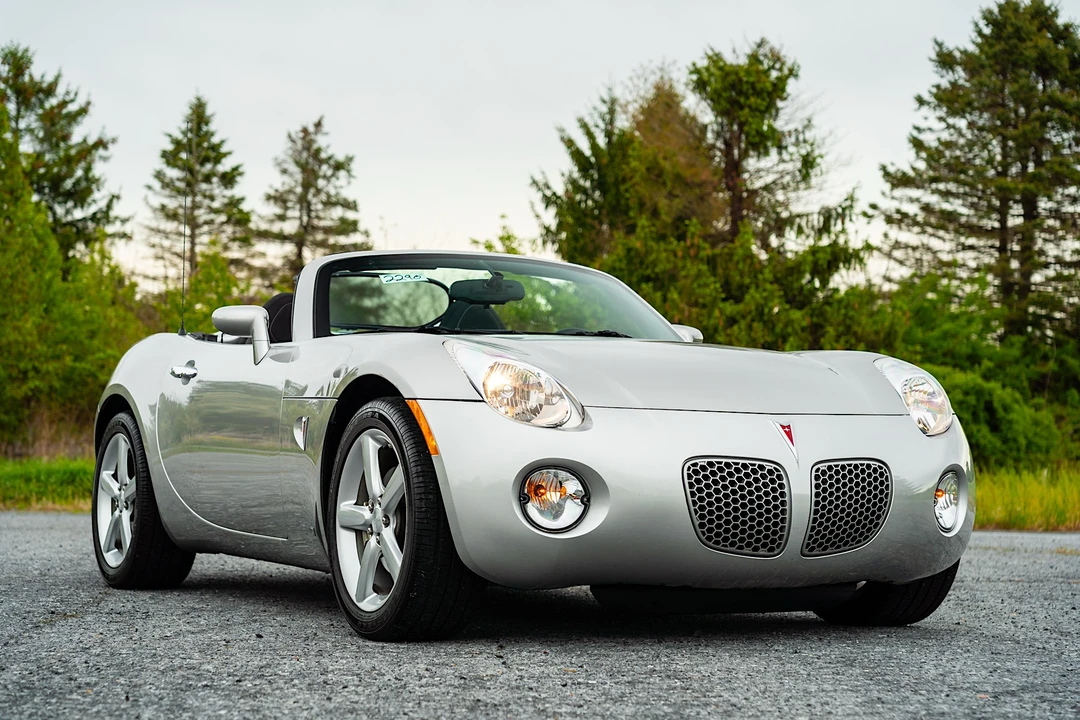 2009 Pontiac Solstice - Image 2 of 31