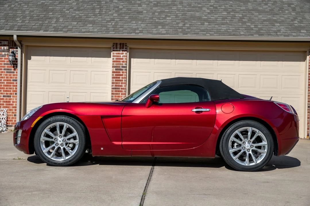 2009 Saturn Sky - Image 16 of 31