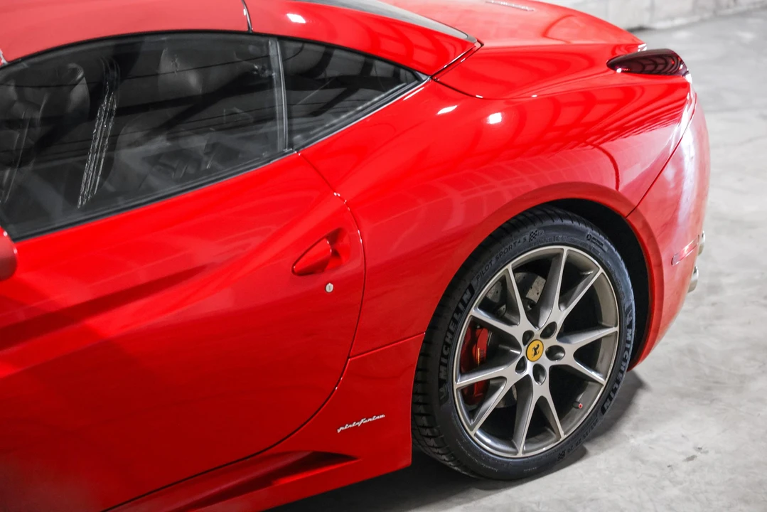 2010 Ferrari California - Image 16 of 31