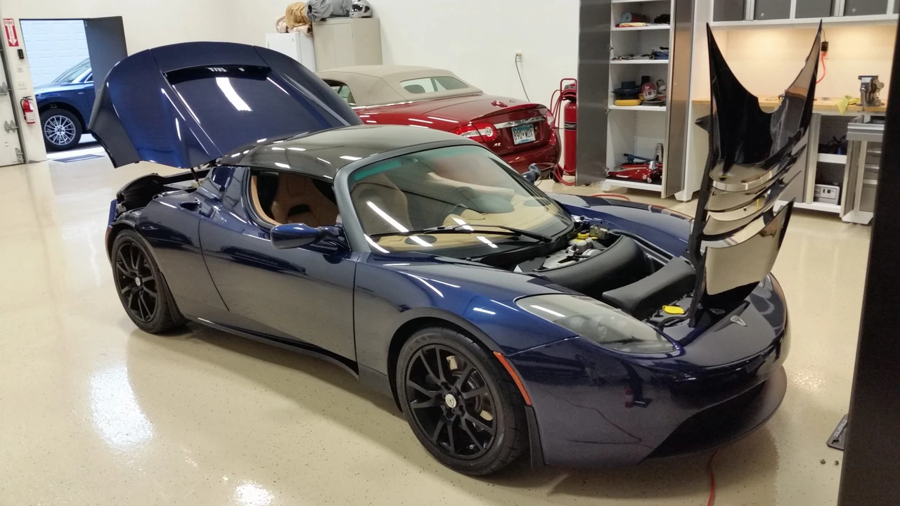 2010 Tesla Roadster - Image 25 of 31