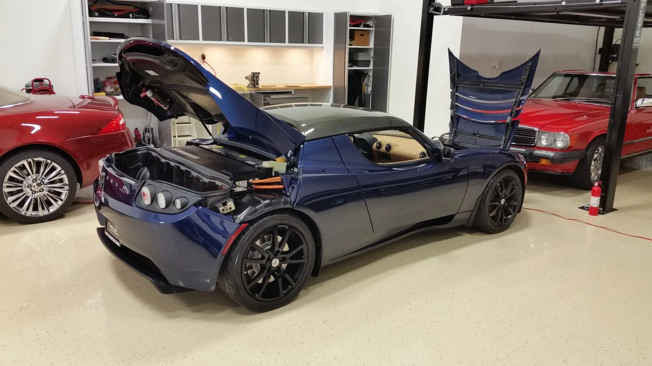 2010 Tesla Roadster - Image 24 of 31