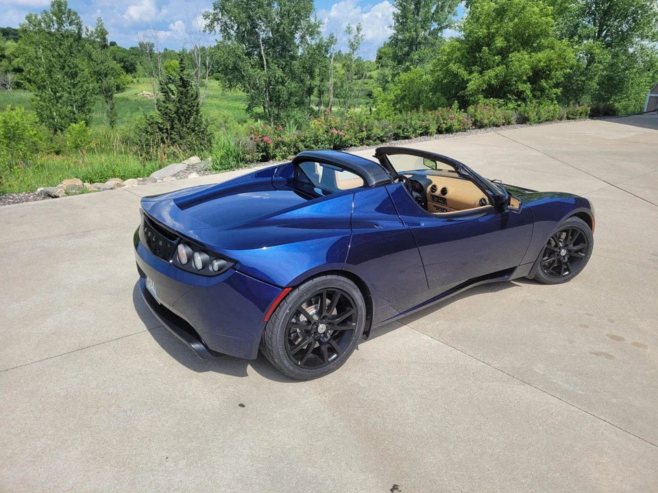 2010 Tesla Roadster - Image 19 of 31