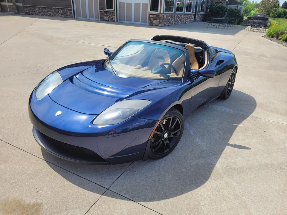 2010 Tesla Roadster - Image 17 of 31