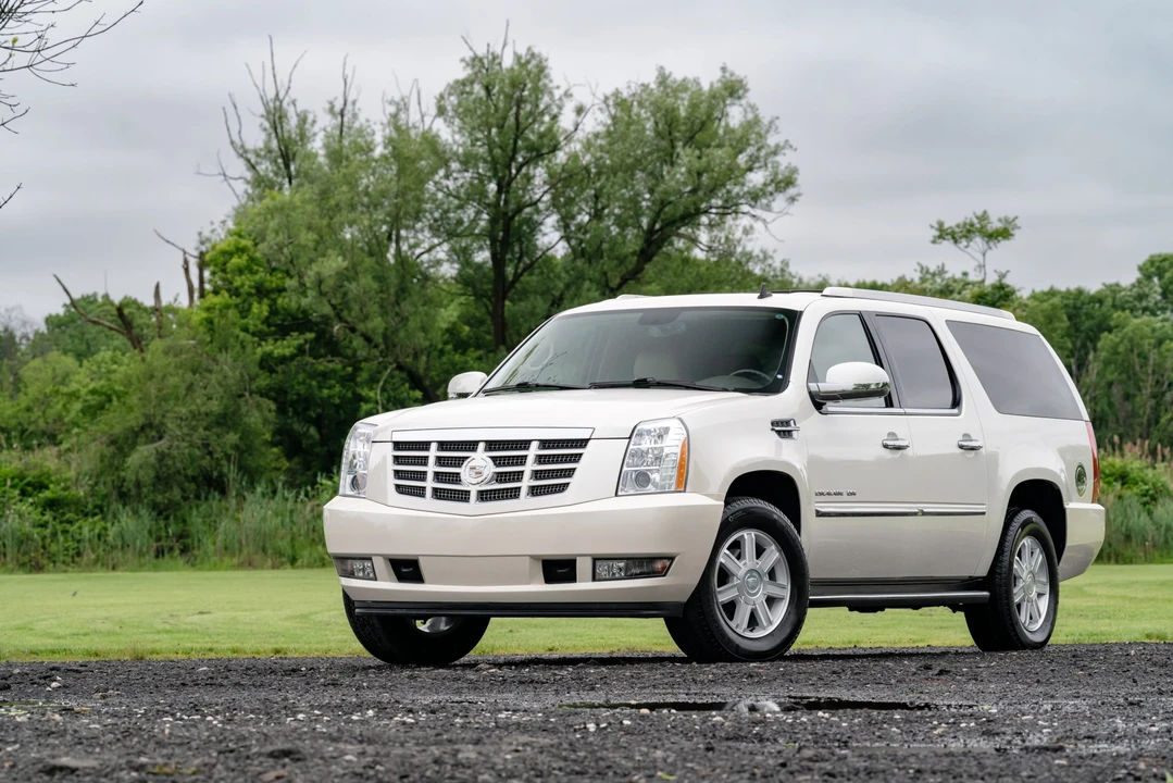 2012 Cadillac Escalade & EXT 3rd Gen - Image 2 of 31
