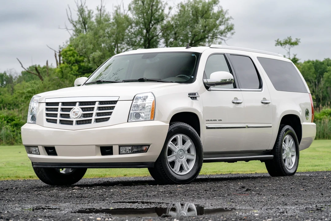 2012 Cadillac Escalade & EXT 3rd Gen - Image 3 of 31
