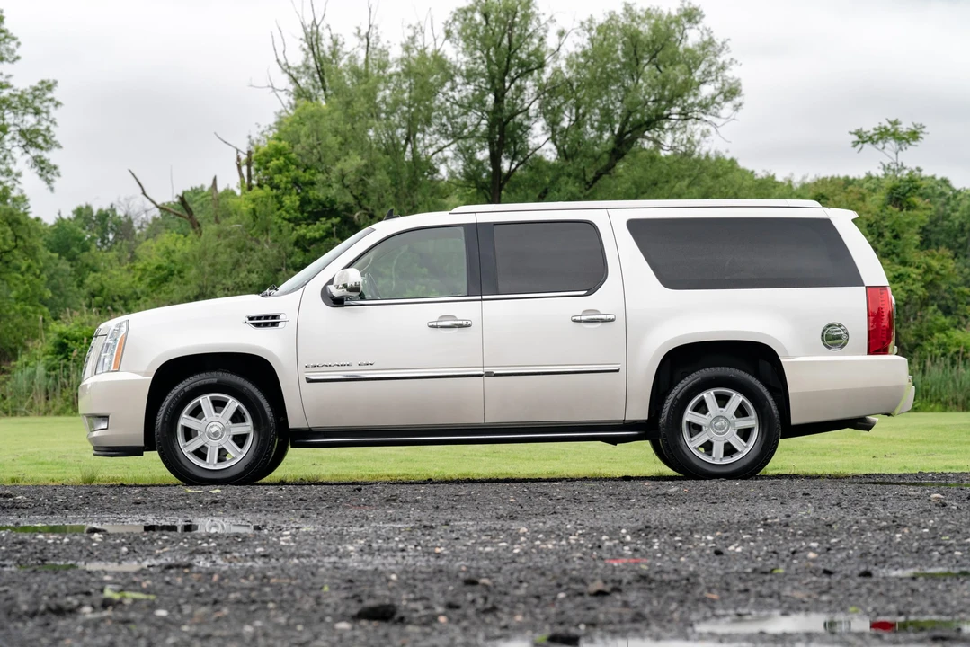 2012 Cadillac Escalade & EXT 3rd Gen - Image 4 of 31