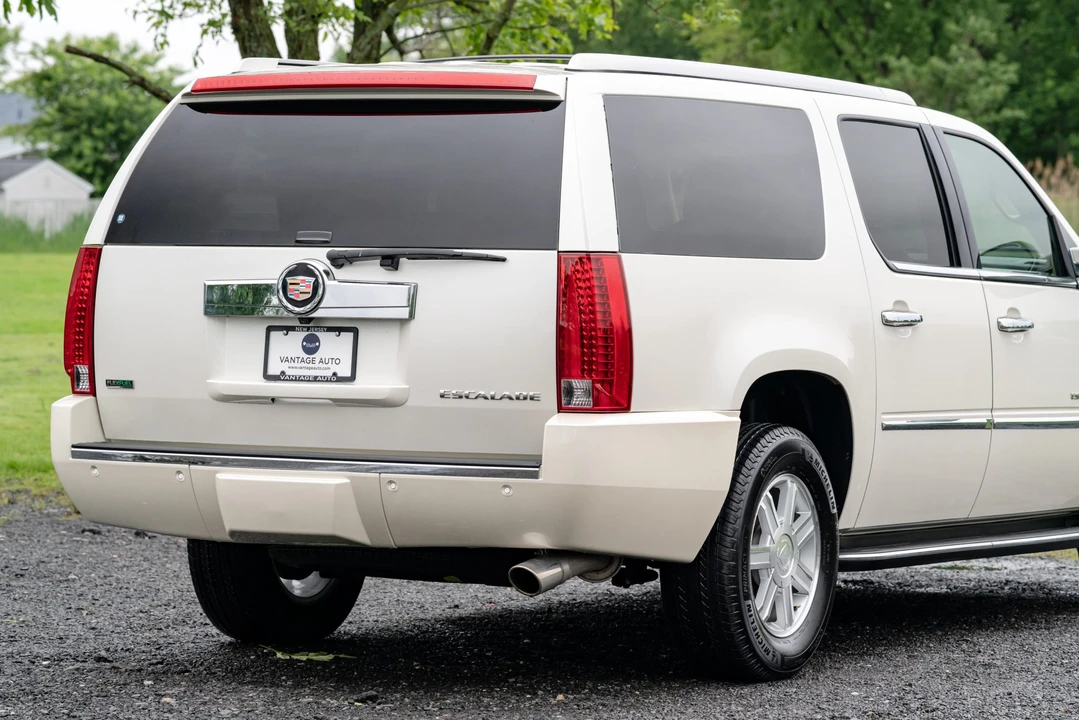 2012 Cadillac Escalade & EXT 3rd Gen - Image 18 of 31