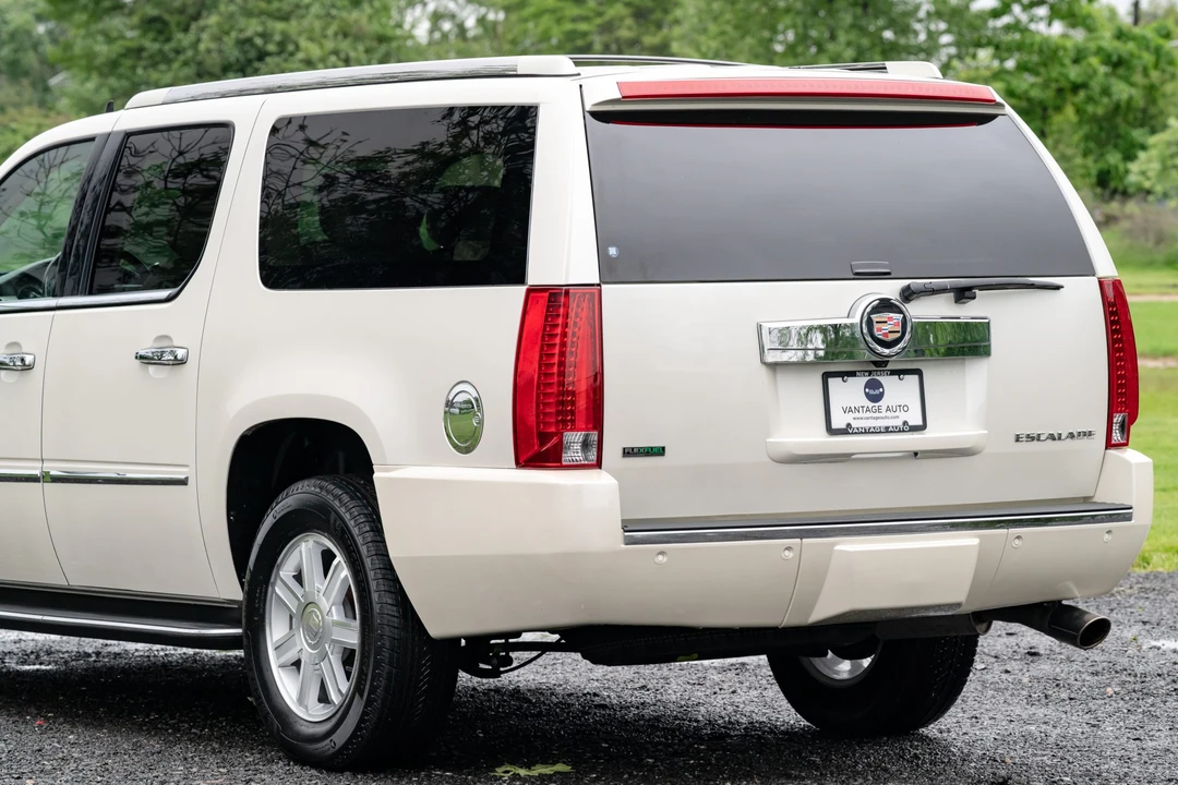 2012 Cadillac Escalade & EXT 3rd Gen - Image 17 of 31