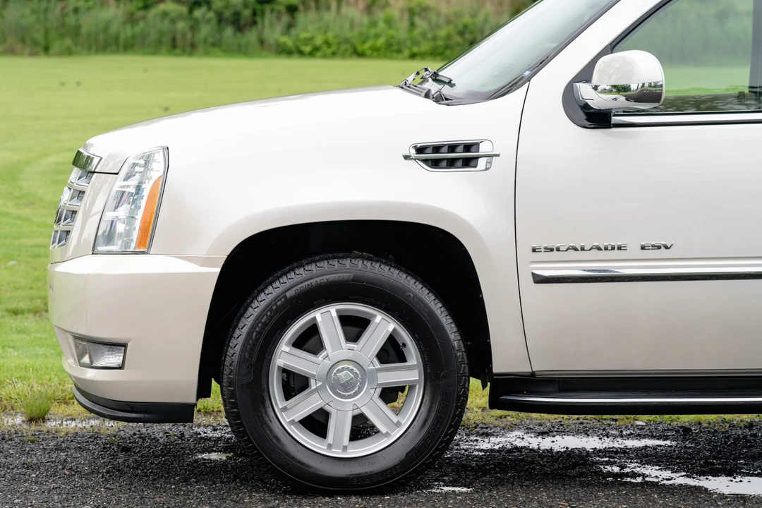 2012 Cadillac Escalade & EXT 3rd Gen - Image 25 of 31