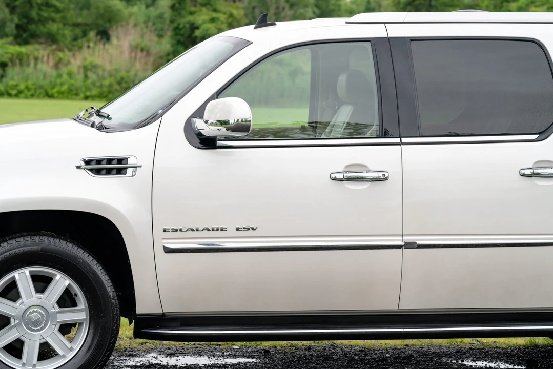 2012 Cadillac Escalade & EXT 3rd Gen - Image 26 of 31