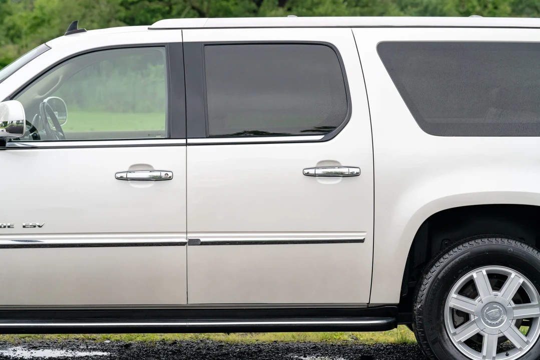 2012 Cadillac Escalade & EXT 3rd Gen - Image 29 of 31