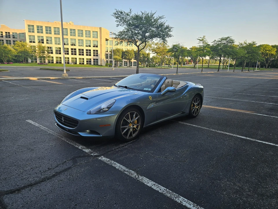 2012 Ferrari California - Image 2 of 31