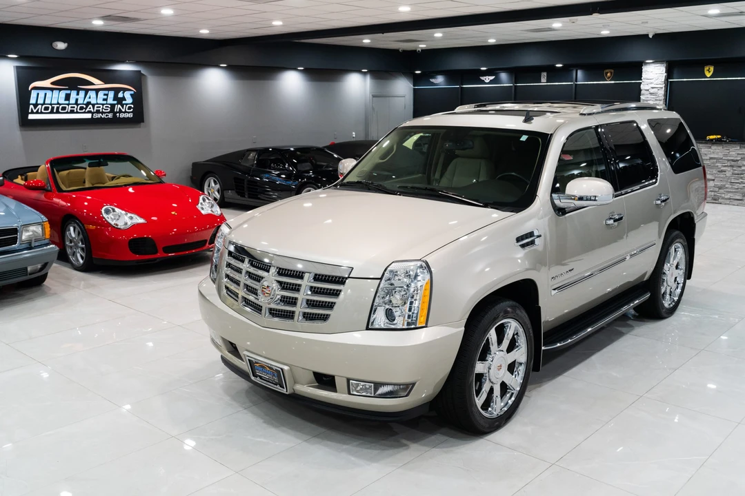 2013 Cadillac Escalade & EXT 3rd Gen - Image 2 of 31