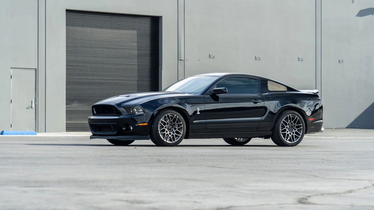 2013 Ford S197 Mustang - Image 3 of 31