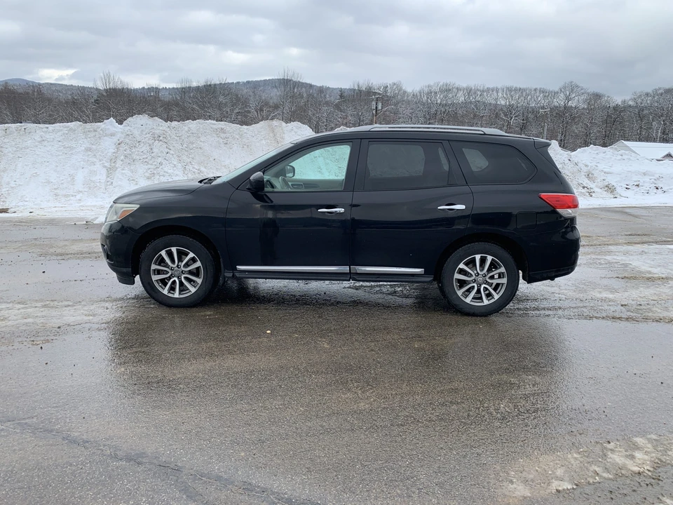 2013 Nissan Pathfinder 4th Gen - Image 2 of 31