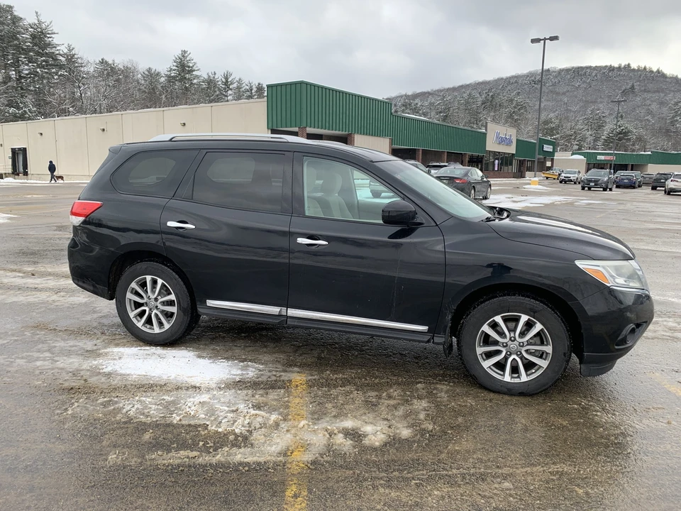 2013 Nissan Pathfinder 4th Gen - Image 11 of 31