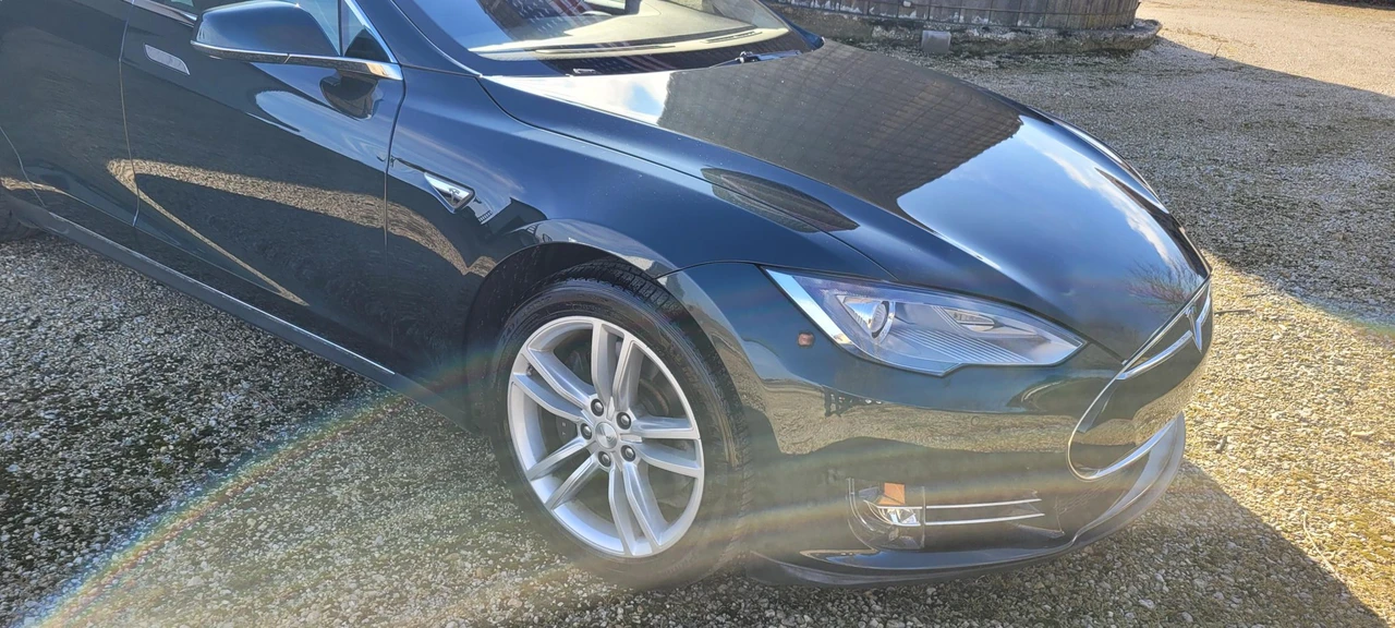 2013 Tesla Model S - Image 27 of 31