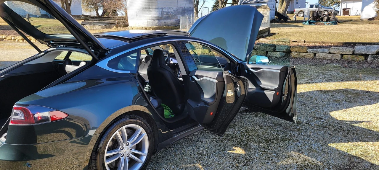 2013 Tesla Model S - Image 25 of 31