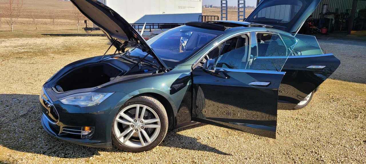2013 Tesla Model S - Image 23 of 31